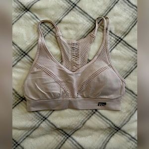 Light pink sports bra size M